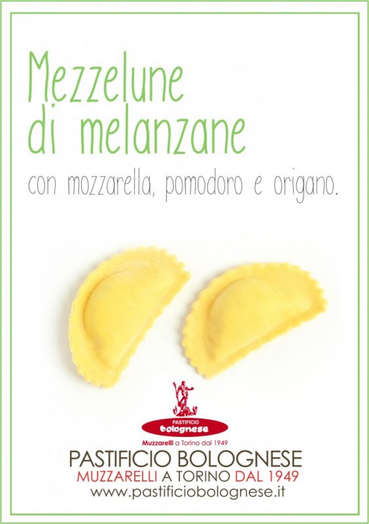 Mezzelune di melanzane, pomodoro, mozzarella e origano.